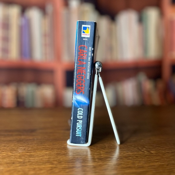 Cold Pursuit by Carla Neggers ISBN: 978-0778325536 - Picture 3 of 9